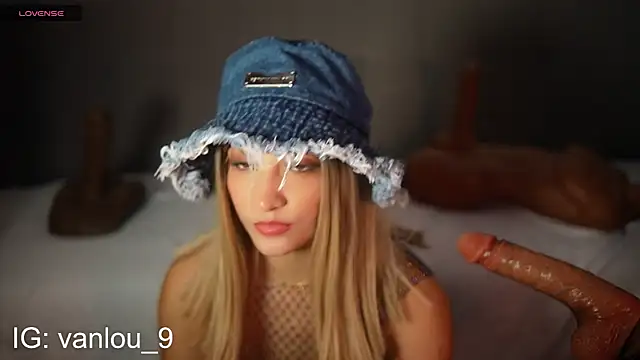 Snapshot of Vaniluu_9 chatting on November 2025 11:38:01 PM Vaniluu 9 online show from November 2025 11:38:01 PM