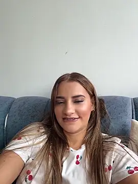 Snapshot of Vaniluu_9 chatting on May 2026 06:37:01 PM Vaniluu 9 online show from May 2026 06:37:01 PM