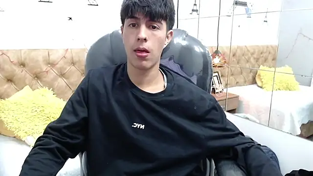 Estiv18  online show from March 2025 04:19:01 AM