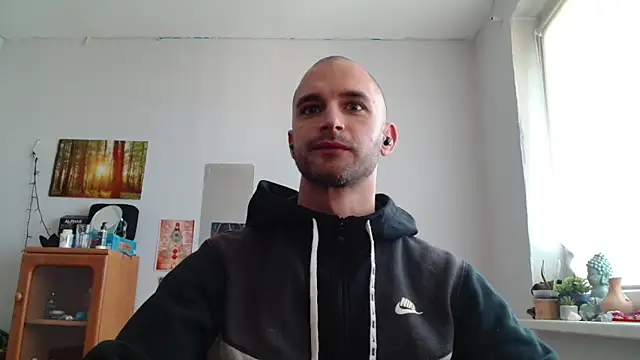 Snapshot of OskarBreno chatting on May 2026 09:36:01 AM OskarBreno online show from May 2026 09:36:01 AM