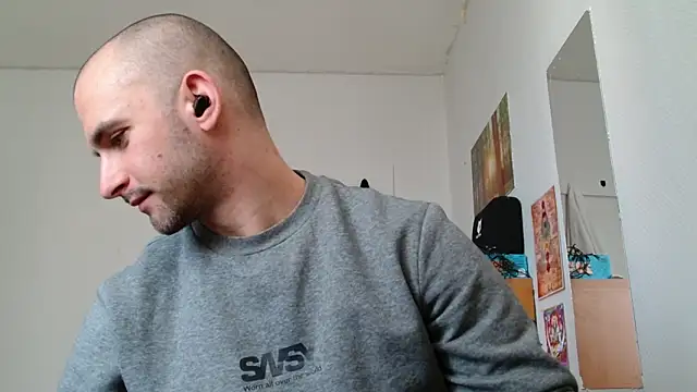 Snapshot of OskarBreno chatting on May 2026 10:55:01 AM OskarBreno online show from May 2026 10:55:01 AM