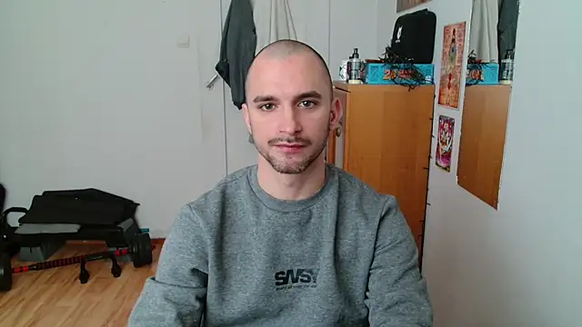 Snapshot of OskarBreno chatting on May 2026 07:04:01 AM OskarBreno online show from May 2026 07:04:01 AM