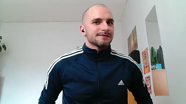 Snapshot of OskarBreno chatting on May 2026 02:12:01 PM OskarBreno online show from May 2026 02:12:01 PM