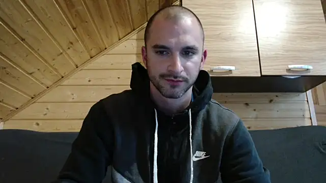 Snapshot of OskarBreno chatting on June 2026 05:44:02 PM OskarBreno online show from June 2026 05:44:02 PM