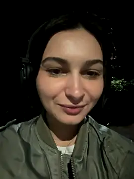 lunalovelee online show from September 2025 06:13:02 PM