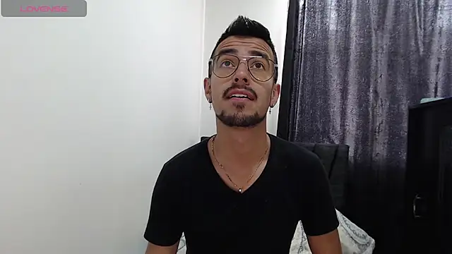 Snapshot of Demian_val chatting on March 2025 12:58:02 PM Demian val online show from March 2025 12:58:02 PM