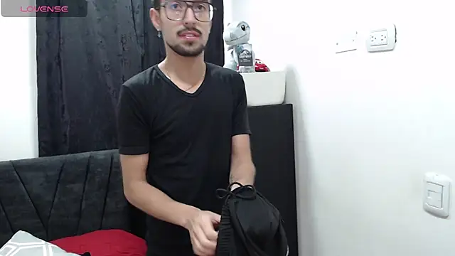 Snapshot of Demian_val chatting on February 2026 12:01:02 PM Demian val online show from February 2026 12:01:02 PM