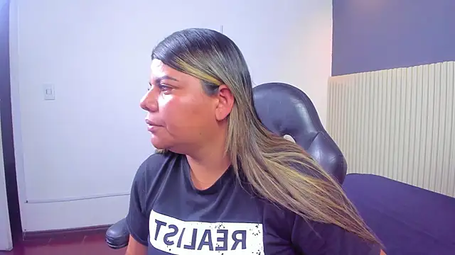 Aida-nicolle online show from September 2025 10:04:02 AM