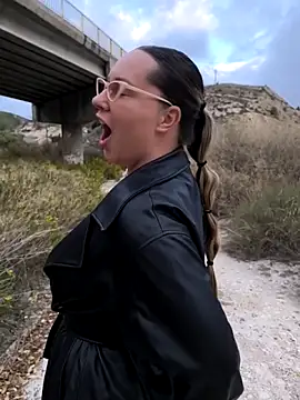 Mona Plus online show from October 2025 06:33:01 AM