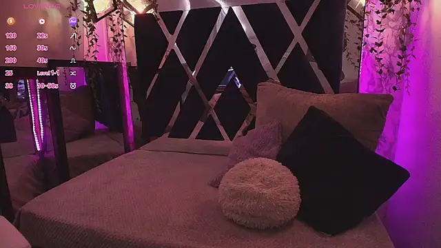 charlotte bluee online show from September 2025 06:52:01 PM