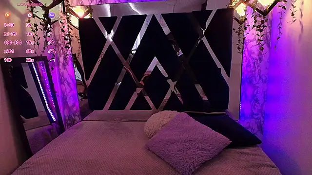 charlotte bluee online show from September 2025 06:44:02 PM