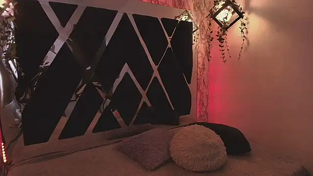 charlotte bluee online show from September 2025 06:46:01 PM