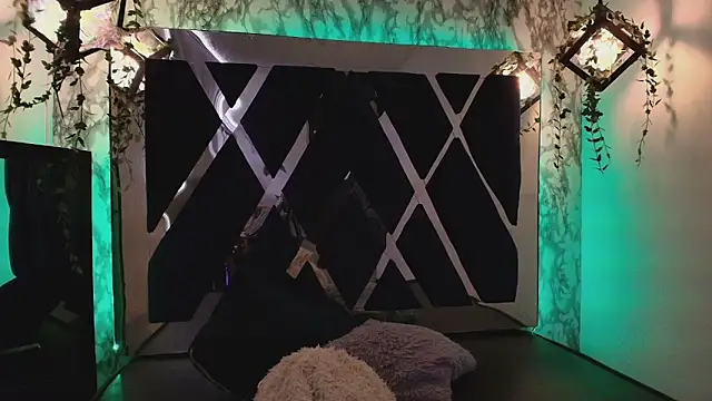 charlotte bluee online show from October 2025 06:59:01 PM