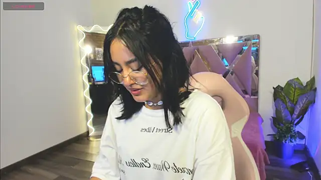 LUDO KITTY TAY online show from February 2025 03:15:01 AM