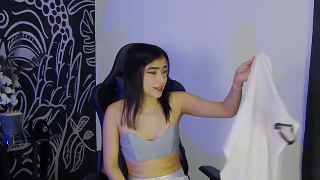 Arii moon online show from December 2025 07:42:02 PM