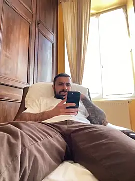 Snapshot of morfeoX chatting on October 2025 11:44:01 AM morfeoX online show from October 2025 11:44:01 AM