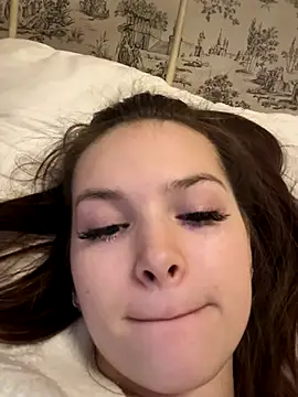 -Amora online show from November 2025 12:17:01 PM