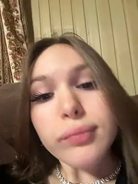 -Amora online show from November 2025 12:17:01 PM