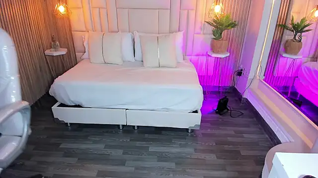 MelanieHillss online show from September 2025 05:07:02 AM