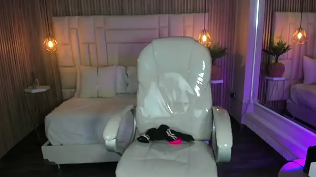 MelanieHillss online show from October 2025 04:22:01 AM