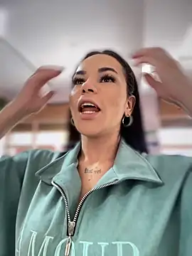 Naatalia online show from October 2025 06:42:02 PM