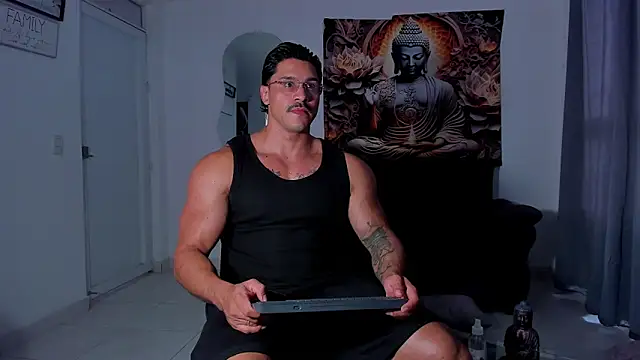 Valentino Dosantos  online show from November 2025 08:19:01 PM