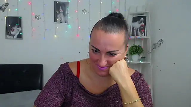 DianaMGG online show from October 2025 05:27:02 AM