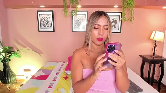 Snapshot of SofiaBennett_ chatting on May 2026 01:07:01 PM SofiaBennett online show from May 2026 01:07:01 PM