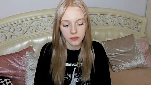 EdlaHewell online show from February 2025 11:42:02 AM