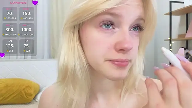 EdlaHewell online show from October 2025 11:27:02 PM