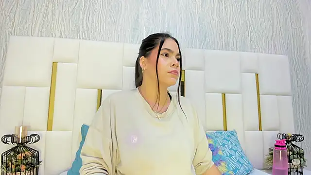 hillary uckerman  online show from November 2025 11:11:02 AM