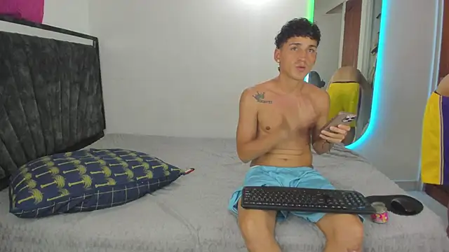 tonypaul13 online show from May 2026 12:40:01 AM