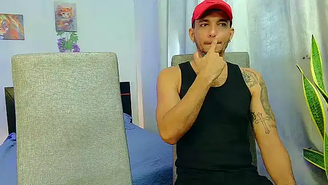 Snapshot of Reina_paola chatting on September 2025 02:41:01 PM Reina paola online show from September 2025 02:41:01 PM