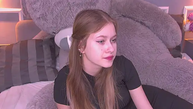 EveMundie online show from February 2025 12:22:01 PM