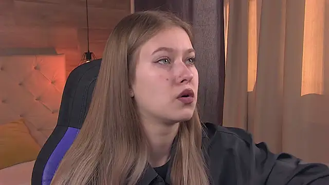 EveMundie online show from February 2025 09:23:01 AM