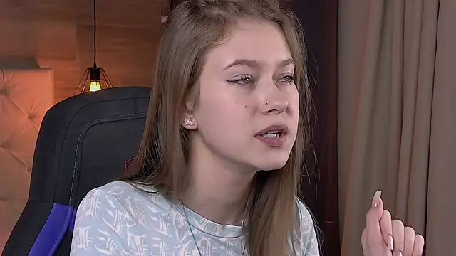 EveMundie online show from February 2025 12:42:01 PM