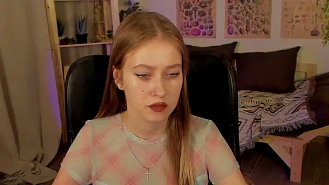 EveMundie online show from March 2025 01:26:02 PM