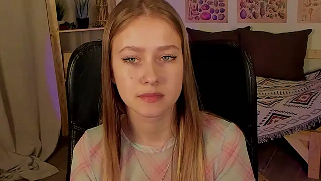 EveMundie online show from March 2025 05:04:01 PM