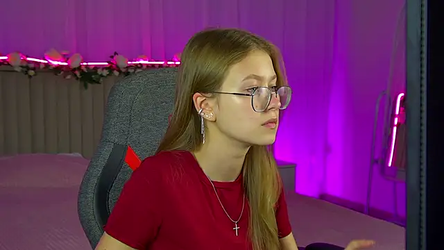 EveMundie online show from September 2025 10:48:01 AM