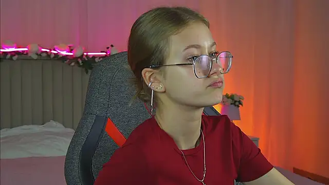 EveMundie online show from October 2025 12:46:01 PM