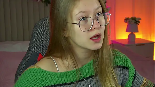 EveMundie online show from October 2025 09:34:02 AM