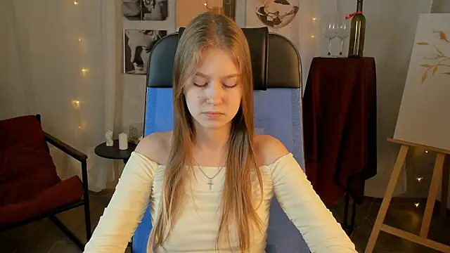 EveMundie online show from December 2025 09:27:01 AM