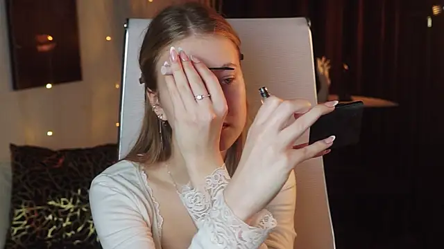 EveMundie online show from April 2026 06:39:01 AM