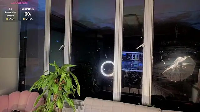 Snapshot of Ivanna_West chatting on October 2025 10:22:02 AM Ivanna West online show from October 2025 10:22:02 AM