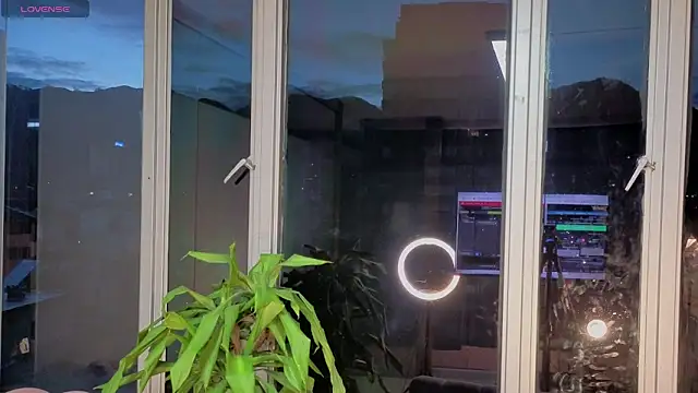 Snapshot of Ivanna_West chatting on October 2025 10:24:01 AM Ivanna West online show from October 2025 10:24:01 AM