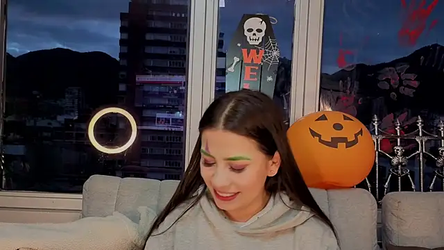 Snapshot of Ivanna_West chatting on October 2025 10:38:01 AM Ivanna West online show from October 2025 10:38:01 AM