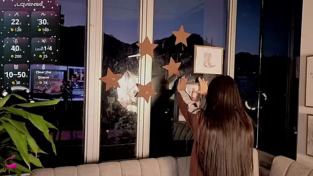 Snapshot of Ivanna_West chatting on November 2025 10:25:01 AM Ivanna West online show from November 2025 10:25:01 AM