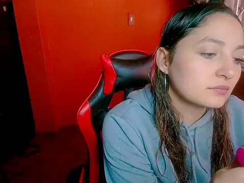 Daianna m  online show from April 2026 05:36:01 PM