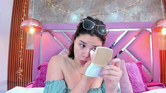 EmmaSulivan online show from November 2025 12:49:02 PM