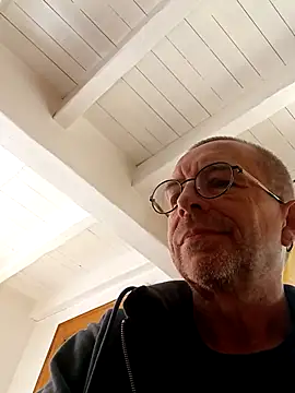 Xavspank2 online show from October 2025 12:03:02 PM